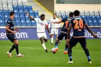 Denizlispor, Başakşehir'den 1 puanı söküp aldı Denizlispor, Başakşehir'den 1 puanı söküp aldı