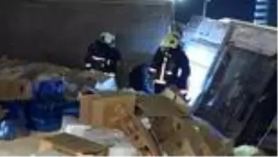 Devrilen tırın sürücüsü hayatını kaybetti Devrilen tırın sürücüsü hayatını kaybetti