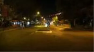 Edirne'de sokağa çıkma kısıtlaması başladı, kent sessizliğe büründü Edirne'de sokağa çıkma kısıtlaması başladı, kent sessizliğe büründü