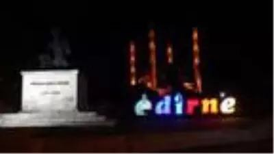 Edirne'de sokağa çıkma kısıtlaması başladı, kent sessizliğe büründü Edirne'de sokağa çıkma kısıtlaması başladı, kent sessizliğe büründü