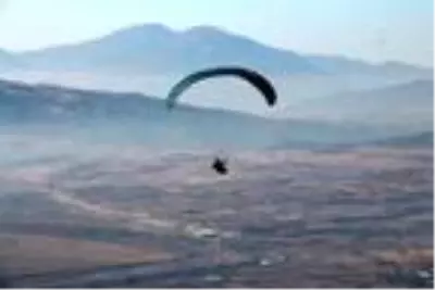 Erbaa'da yamaç paraşütü etkinliği Erbaa'da yamaç paraşütü etkinliği