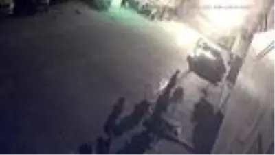 Esenyurt'ta para transferi hizmeti veren iş yeri soyuldu (2) Esenyurt'ta para transferi hizmeti veren iş yeri soyuldu (2)