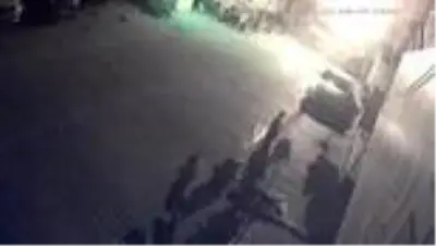 Esenyurt'ta para transferi hizmeti veren iş yeri soyuldu (2) Esenyurt'ta para transferi hizmeti veren iş yeri soyuldu (2)