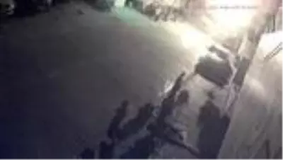 Esenyurt'ta para transferi hizmeti veren iş yeri soyuldu (2) Esenyurt'ta para transferi hizmeti veren iş yeri soyuldu (2)