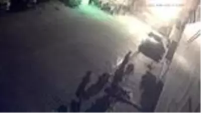 Esenyurt'ta para transferi hizmeti veren iş yeri soyuldu (2) Esenyurt'ta para transferi hizmeti veren iş yeri soyuldu (2)