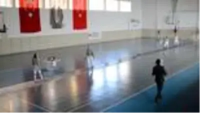 Eskrimde Gençler Flöre Açık Turnuvası başladı Eskrimde Gençler Flöre Açık Turnuvası başladı