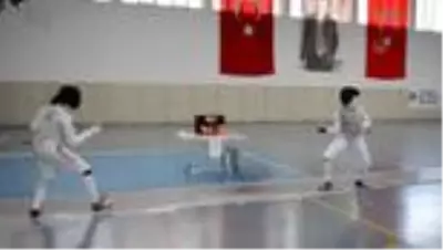 Eskrimde Gençler Flöre Açık Turnuvası başladı Eskrimde Gençler Flöre Açık Turnuvası başladı