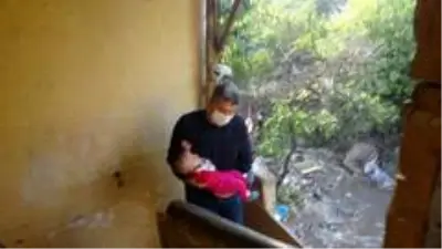 Evi yanan Suriyeli kadının imdadına İHA muhabirleri koştu Evi yanan Suriyeli kadının imdadına İHA muhabirleri koştu