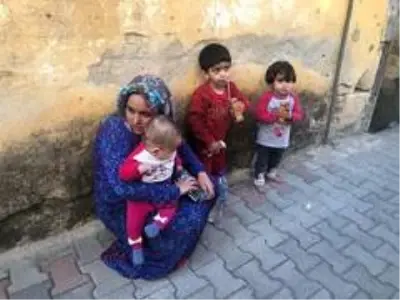 Evi yanan Suriyeli kadının imdadına İHA muhabirleri koştu Evi yanan Suriyeli kadının imdadına İHA muhabirleri koştu