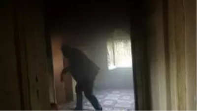 Evi yanan Suriyeli kadının imdadına İHA muhabirleri koştu Evi yanan Suriyeli kadının imdadına İHA muhabirleri koştu