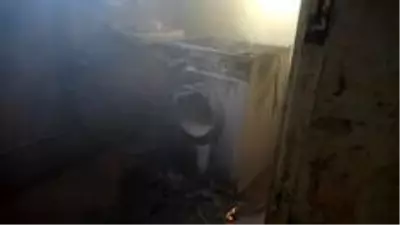 Evi yanan Suriyeli kadının imdadına İHA muhabirleri koştu Evi yanan Suriyeli kadının imdadına İHA muhabirleri koştu