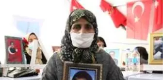 Diyarbakır: Evlat nöbetini sürdüren anne terör milislerinin en ağır ceza almasını istiyor Diyarbakır: Evlat nöbetini sürdüren anne terör milislerinin en ağır ceza almasını istiyor