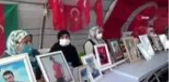 Diyarbakır: Evlat nöbetini sürdüren anne terör milislerinin en ağır ceza almasını istiyor Diyarbakır: Evlat nöbetini sürdüren anne terör milislerinin en ağır ceza almasını istiyor