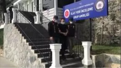 Evlilik vaadiyle genç kızları binlerce lira dolandıran firari Medet Batal Beşiktaş'ta suçüstü yakalandı Evlilik vaadiyle genç kızları binlerce lira dolandıran firari Medet Batal Beşiktaş'ta suçüstü yakalandı