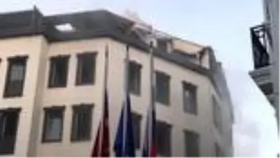 Fatih'te 6 katlı otelde çıkan yangın söndürüldü Fatih'te 6 katlı otelde çıkan yangın söndürüldü