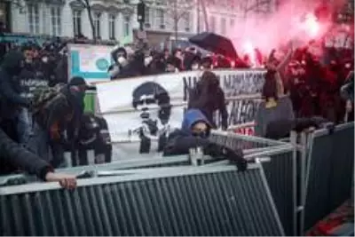 Son dakika haberi | Fransa'daki protestolar devam ediyor Son dakika haberi | Fransa'daki protestolar devam ediyor
