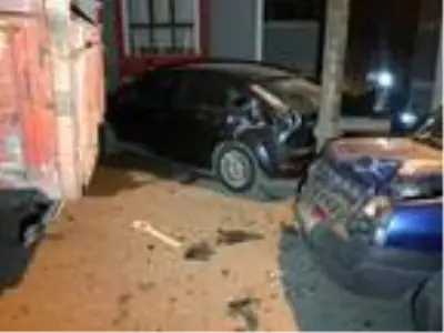 Freni boşalan kamyon 4 araca çarptı Freni boşalan kamyon 4 araca çarptı