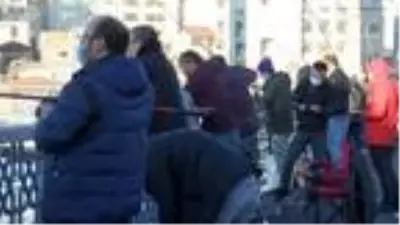 Galata Köprüsü kısıtlama öncesi balıkçılarla doldu taştı Galata Köprüsü kısıtlama öncesi balıkçılarla doldu taştı