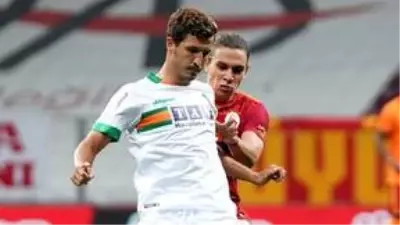 Galatasaray Teknik Direktörü Fatih Terim, eski Fenerbahçeli Salih Uçan'ı istiyor Galatasaray Teknik Direktörü Fatih Terim, eski Fenerbahçeli Salih Uçan'ı istiyor