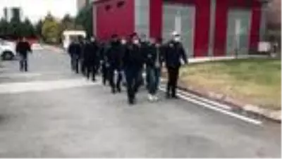 GAZİANTEP - PKK/KCK operasyonunda gözaltına alınan 7 zanlı adliyeye sevk edildi GAZİANTEP - PKK/KCK operasyonunda gözaltına alınan 7 zanlı adliyeye sevk edildi