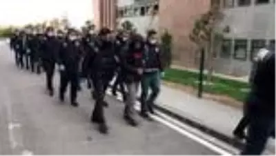 GAZİANTEP - PKK/KCK operasyonunda gözaltına alınan 7 zanlı adliyeye sevk edildi GAZİANTEP - PKK/KCK operasyonunda gözaltına alınan 7 zanlı adliyeye sevk edildi