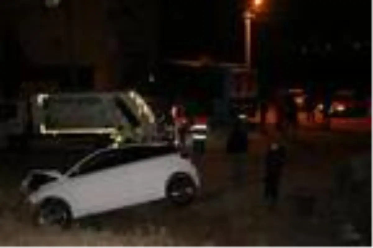 Halk otobüsü ile otomobil çarpıştı 2 yaralı