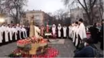 Holodomor trajedisinin kurbanları anıldı Holodomor trajedisinin kurbanları anıldı