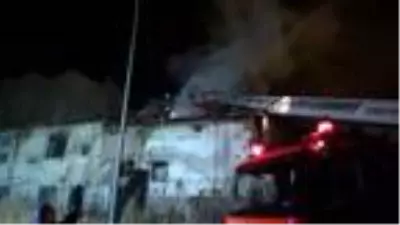 Son dakika... İnşaat firmasının deposunda çıkan yangın, 2 saatte söndürüldü Son dakika... İnşaat firmasının deposunda çıkan yangın, 2 saatte söndürüldü