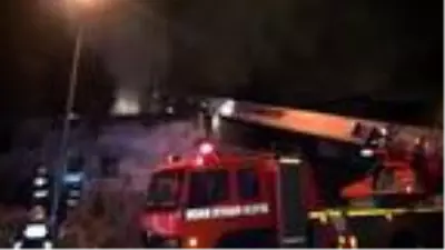 Son dakika... İnşaat firmasının deposunda çıkan yangın, 2 saatte söndürüldü Son dakika... İnşaat firmasının deposunda çıkan yangın, 2 saatte söndürüldü