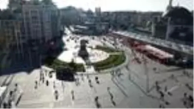 İstiklal Caddesi'nde hafta sonu yoğunluğu İstiklal Caddesi'nde hafta sonu yoğunluğu