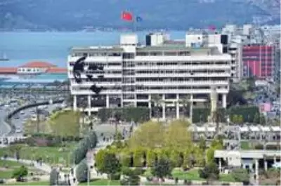 İzmir Büyükşehir Belediye binası için yıkım kararı İzmir Büyükşehir Belediye binası için yıkım kararı