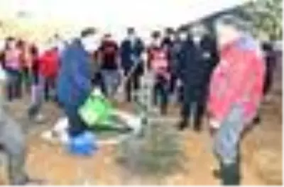 İzmir depreminde hayatını kaybeden116 kişi anısına fidan dikildi İzmir depreminde hayatını kaybeden116 kişi anısına fidan dikildi