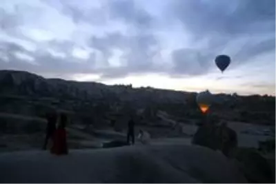 Kapadokya'da balonlar güneşin doğuşu için havalandı Kapadokya'da balonlar güneşin doğuşu için havalandı