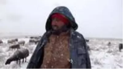 Kar yağışına hazırlıksız yakalanan çobanlar zor anlar yaşadı Kar yağışına hazırlıksız yakalanan çobanlar zor anlar yaşadı