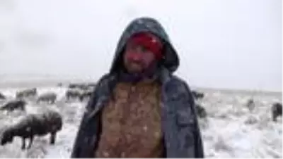 Kar yağışına hazırlıksız yakalanan çobanlar zor anlar yaşadı Kar yağışına hazırlıksız yakalanan çobanlar zor anlar yaşadı