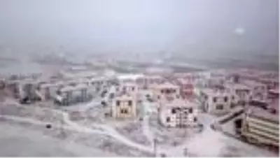 Kar yağışıyla kent beyaza büründü Kar yağışıyla kent beyaza büründü