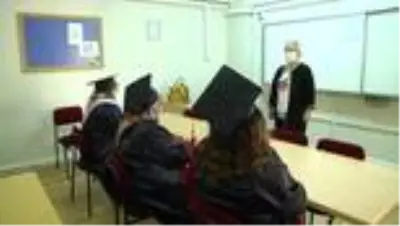 KASTAMONU - 52 yaşında meslek lisesinden mezun olmanın mutluluğunu yaşıyor KASTAMONU - 52 yaşında meslek lisesinden mezun olmanın mutluluğunu yaşıyor