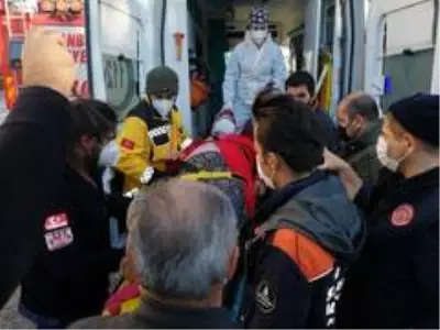 Kayışdağı Ormanı'nda mantar toplarken yere düşen yaşlı kadının ayağı kırıldı Kayışdağı Ormanı'nda mantar toplarken yere düşen yaşlı kadının ayağı kırıldı