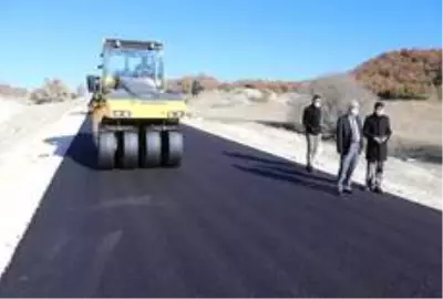 Kaymakam Kanyılmaz, yol yapım çalışmalarını inceledi Kaymakam Kanyılmaz, yol yapım çalışmalarını inceledi