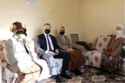 Kaymakam Yelek'ten şehit ailesine ziyaret Kaymakam Yelek'ten şehit ailesine ziyaret