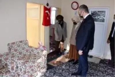 Kaymakam Yelek'ten şehit ailesine ziyaret Kaymakam Yelek'ten şehit ailesine ziyaret