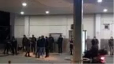 Son dakika haberi... Kaza şehidi polis memuru, son yolculuğuna uğurlanıyor Son dakika haberi... Kaza şehidi polis memuru, son yolculuğuna uğurlanıyor