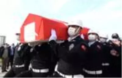 Son dakika haberi... Kaza şehidi polis memuru, son yolculuğuna uğurlanıyor Son dakika haberi... Kaza şehidi polis memuru, son yolculuğuna uğurlanıyor