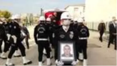 Son dakika haberi... Kaza şehidi polis memuru, son yolculuğuna uğurlanıyor Son dakika haberi... Kaza şehidi polis memuru, son yolculuğuna uğurlanıyor