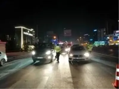 Sokağa çıkma kısıtlaması denetimleri başladı; uymayanlara cezai işlem uygulandı Sokağa çıkma kısıtlaması denetimleri başladı; uymayanlara cezai işlem uygulandı