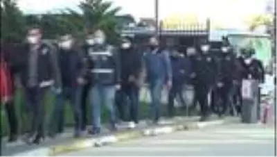 Son dakika haberi... Kocaeli merkezli 13 ilde kamu kurumlarını zarara uğrattıkları iddiasıyla gözaltına alınan 40 şüpheliden 23'ü tutuklandı Son dakika haberi... Kocaeli merkezli 13 ilde kamu kurumlarını zarara uğrattıkları iddiasıyla gözaltına alınan 40 şüpheliden 23'ü tutuklandı