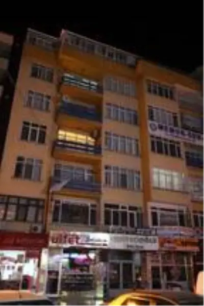Komşuların kötü koku ihbarı yaptığı dairede yaşlı adamın cansız bedeni bulundu Komşuların kötü koku ihbarı yaptığı dairede yaşlı adamın cansız bedeni bulundu