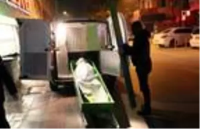 Komşuların kötü koku ihbarı yaptığı dairede yaşlı adamın cansız bedeni bulundu Komşuların kötü koku ihbarı yaptığı dairede yaşlı adamın cansız bedeni bulundu