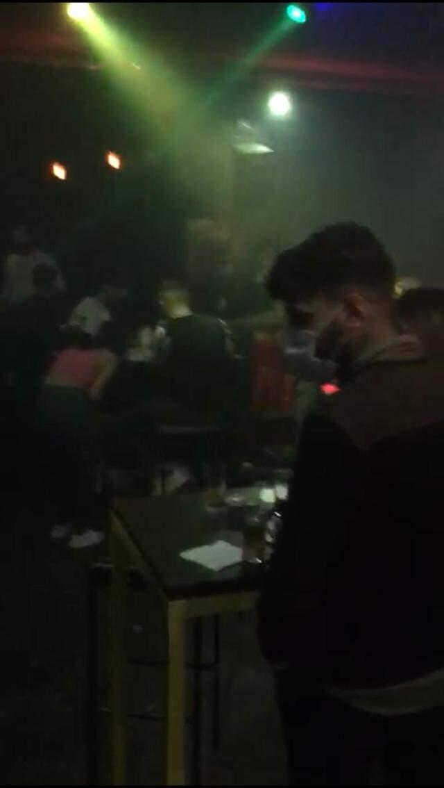 Korona kurallarının hiçe sayıldığı gece kulübüne polis baskını Korona kurallarının hiçe sayıldığı gece kulübüne polis baskını