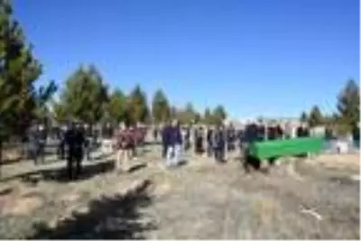 Koronavirüse yenik düşen 22 yaşındaki hemşire toprağa verildi Koronavirüse yenik düşen 22 yaşındaki hemşire toprağa verildi
